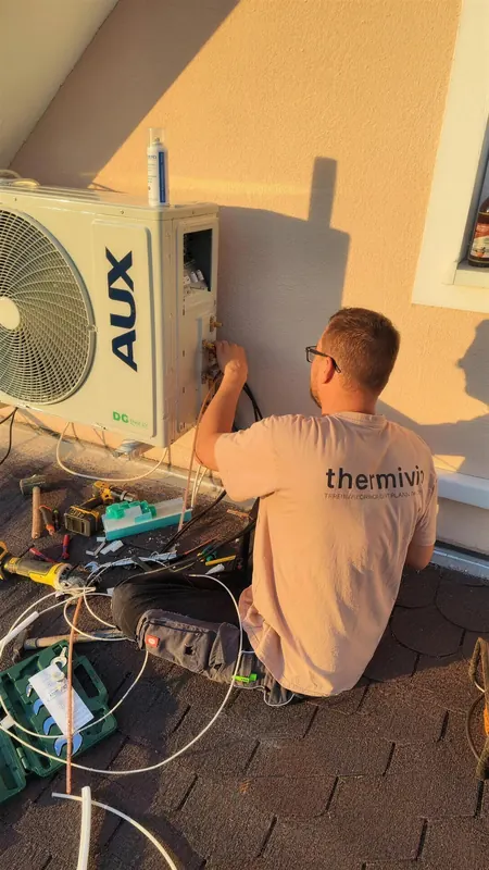 Technik Thermivio pri montáži na streche